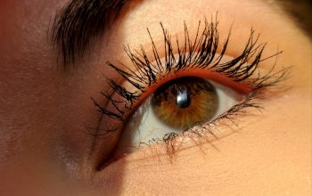 Donner du charme à votre regard avec des cils volumineux!