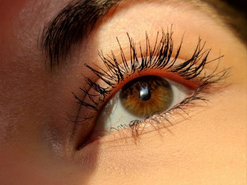 Regard cils